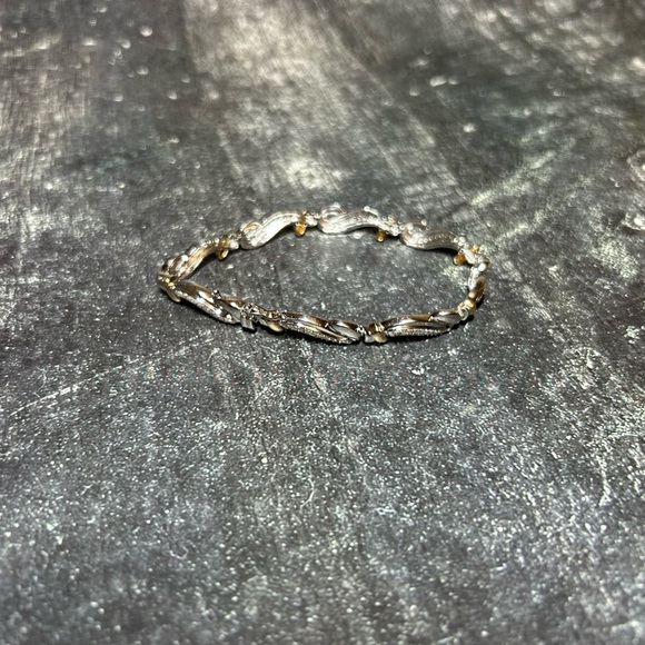 Elegant 1.00 Natural Diamond Wave Women's Bracelet - Picture 2 of 8